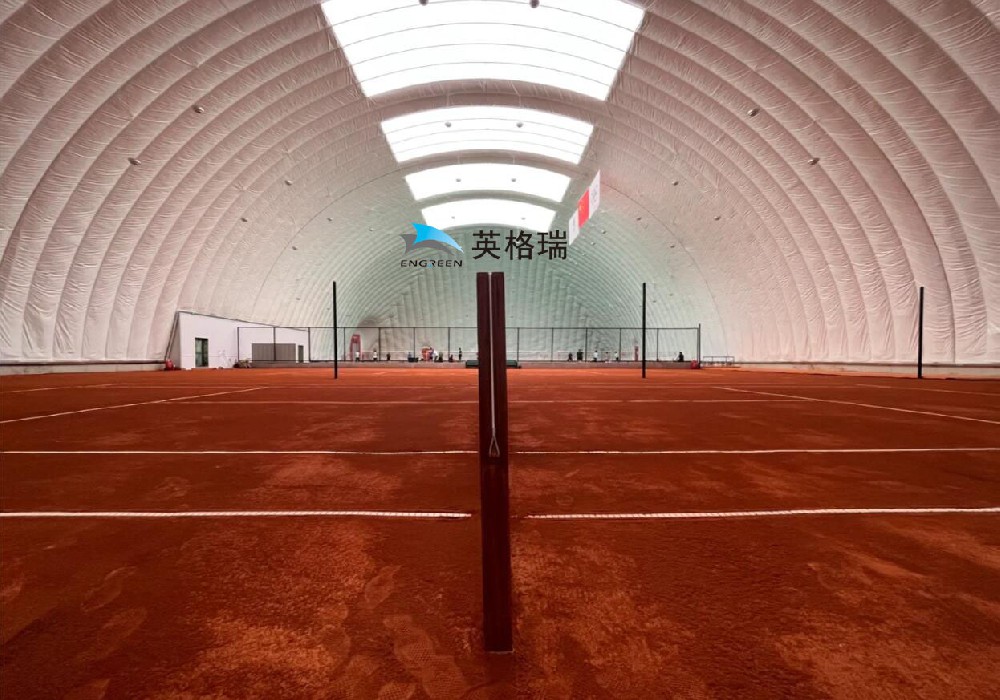 羞羞APP大全网球馆太舒适了，温度舒服而且无风，可以一年四季保持网球练习